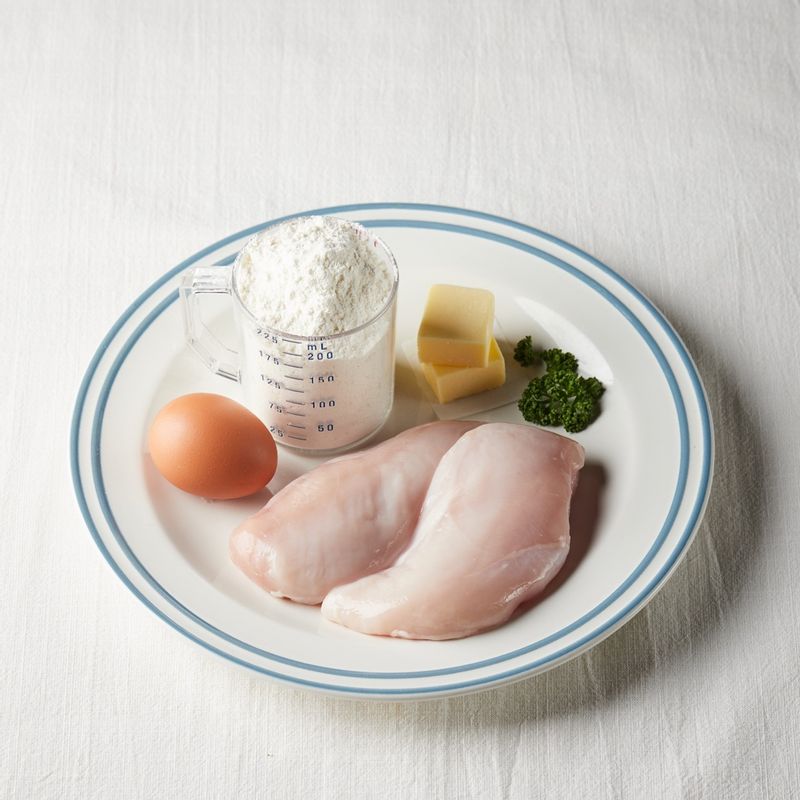 팝콘치킨을 위한 재료 이미지로 닭가슴살,식용유 등으로 구성 되어있습니다.