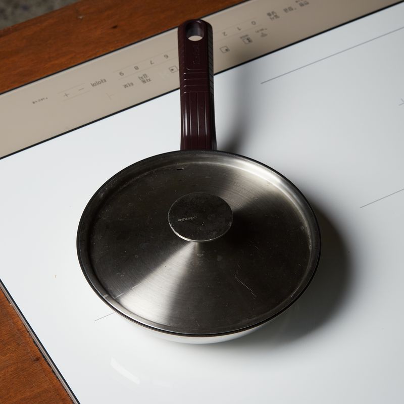 2단에서 뚜껑을 덮어 1분간 익힌 후 인덕션에서 내려 5분 뜸을 들여주세요.