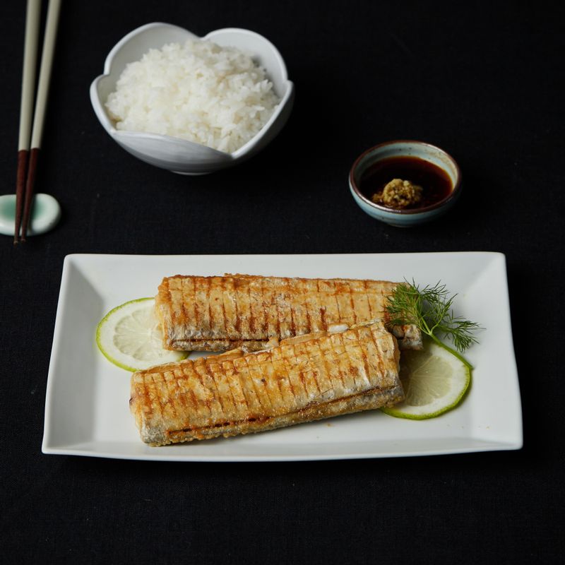 살만 발라 밥과 함께 맛있게 즐겨주세요.