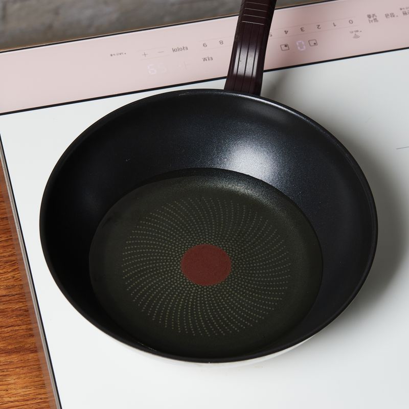 웍팬에 식용유를 넣고 9단에서 3분간 가열해주세요.