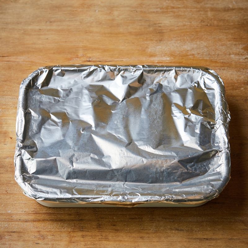 요리가 종료되면 알루미늄 포일로 5분간 덮어두어 고기 속까지 열이 고루 전달될 수 있도록 해주세요.