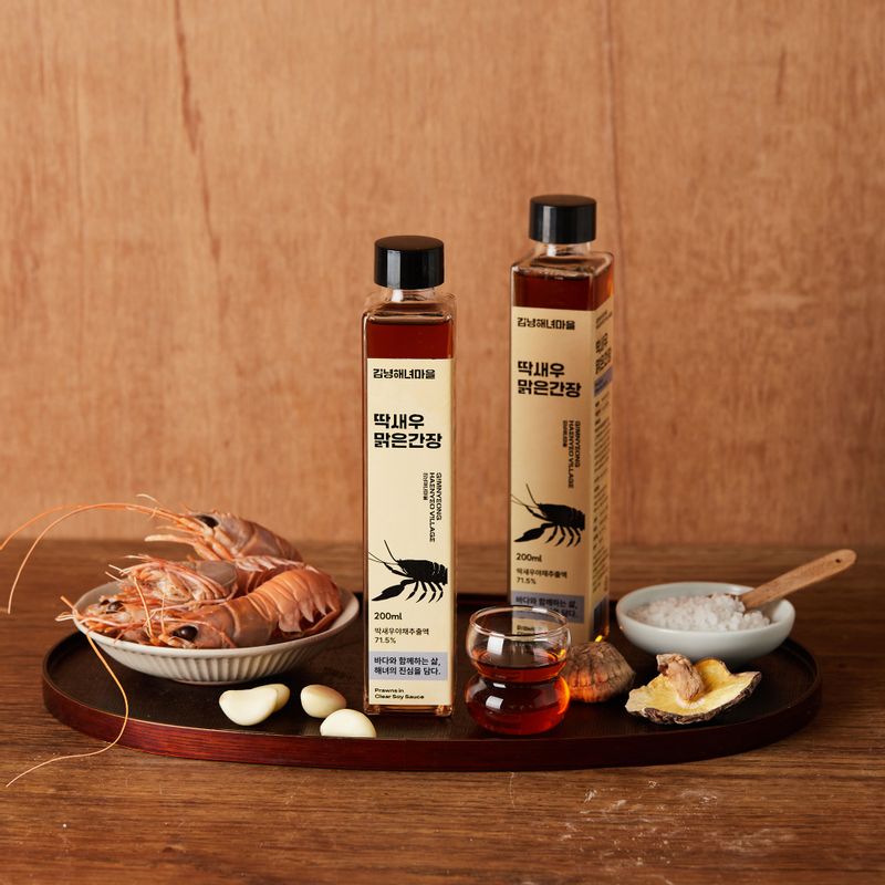 콩나물밥을 위한 재료 이미지로 쌀,콩나물,물,부추 등으로 구성 되어있습니다.