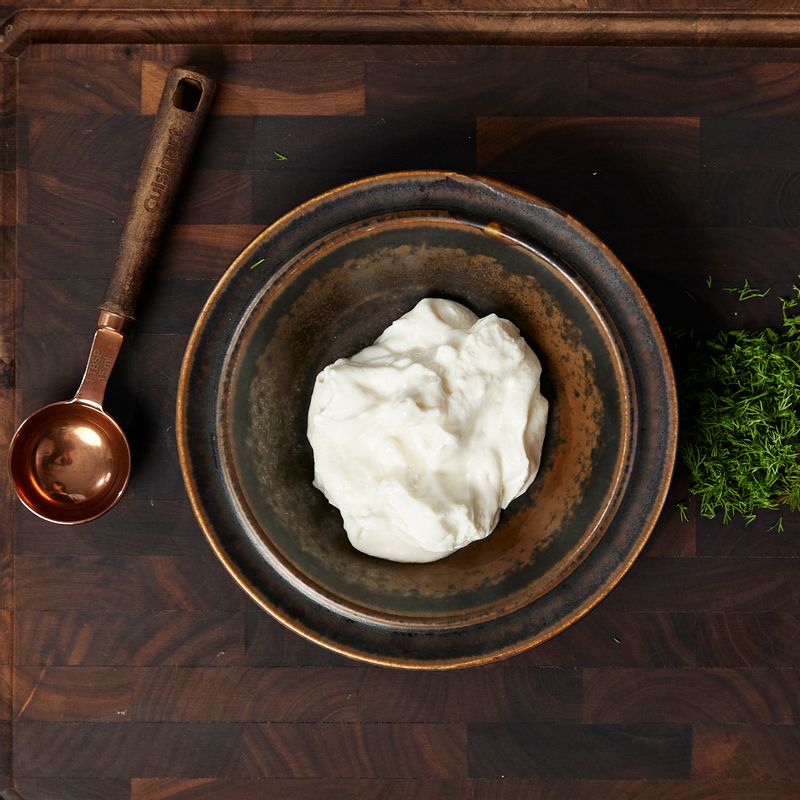 드레싱 재료를 모두 넣고 섞어주세요.