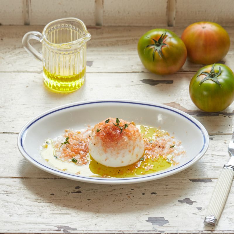 치즈와 갈린 토마토를 곁들여 맛있게 즐겨주세요.