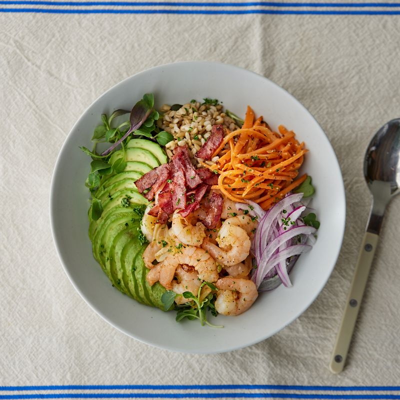 새우 위에 파슬리 가루를 뿌린 후 맛있게 즐겨주세요.