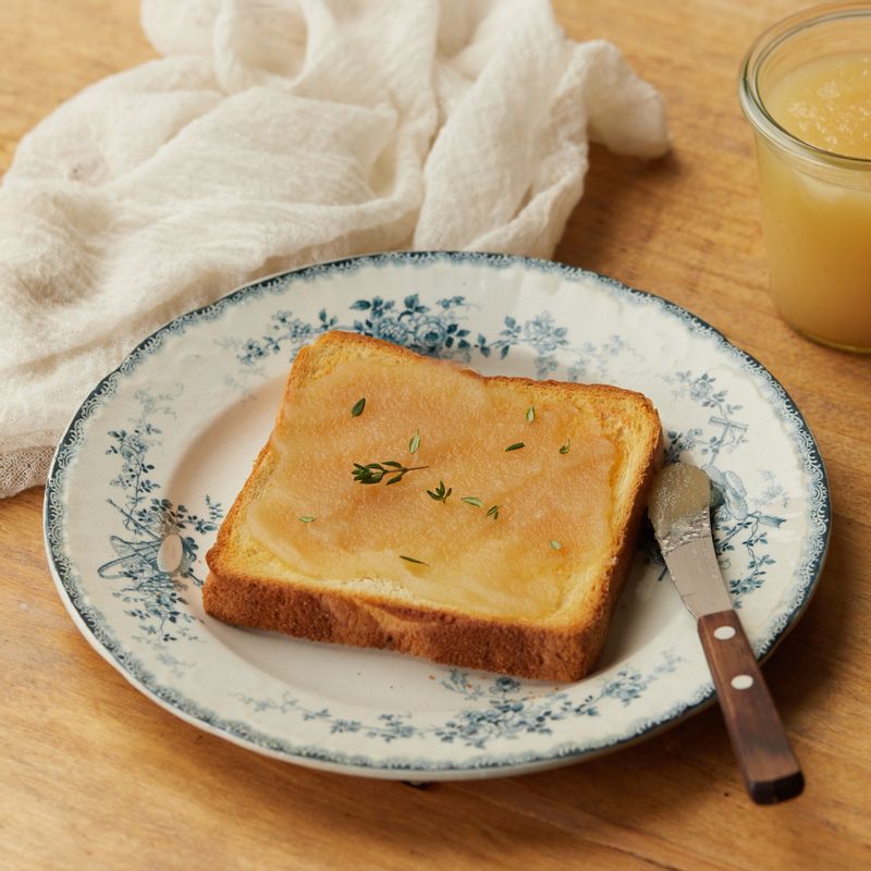 소독한 용기에 담아 냉장 보관 후 빵에 발라먹거나 치즈 등과 곁들여 맛있게 즐겨주세요.