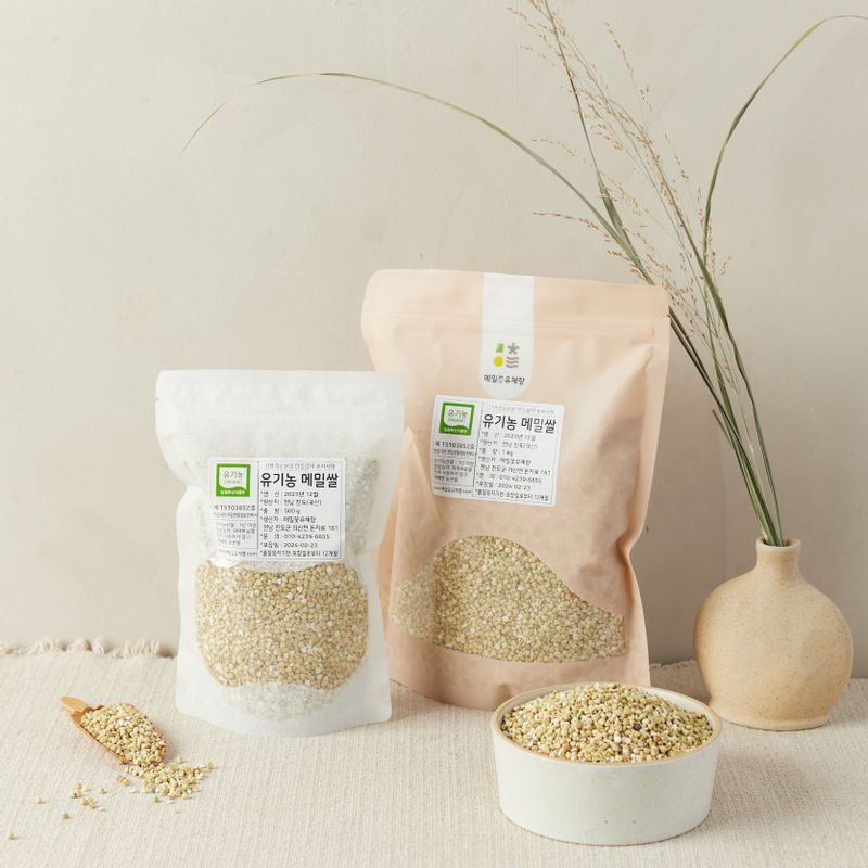 메밀쌀 샐러드을 위한 재료 이미지로 메밀쌀,방울토마토,샐러드 채소,적양배추,오이 등으로 구성 되어있습니다.