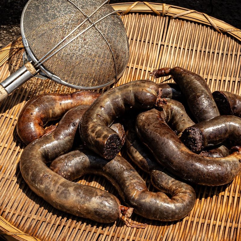 다 익은 순대를 건져낸 후 썰어 맛있게 즐겨 주세요.