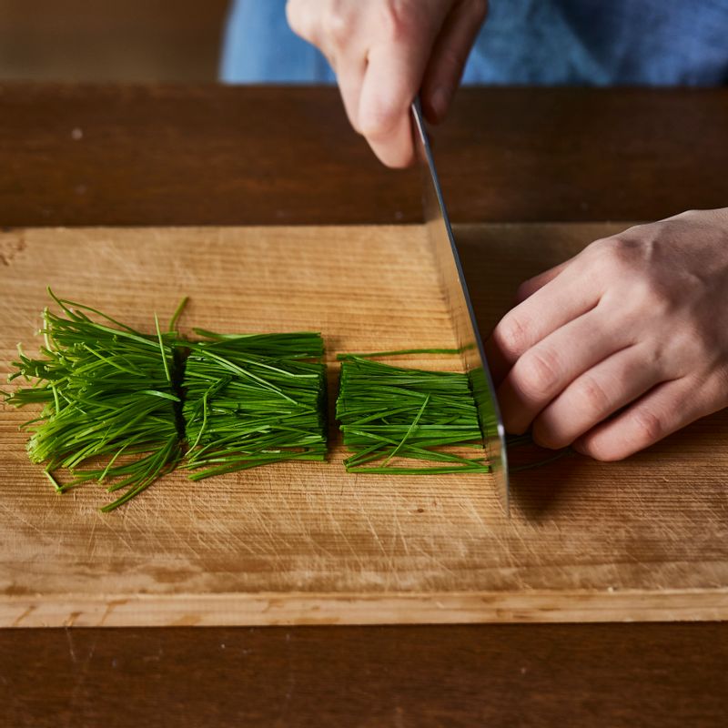 영양부추는 5cm 길이로 썰어주세요.