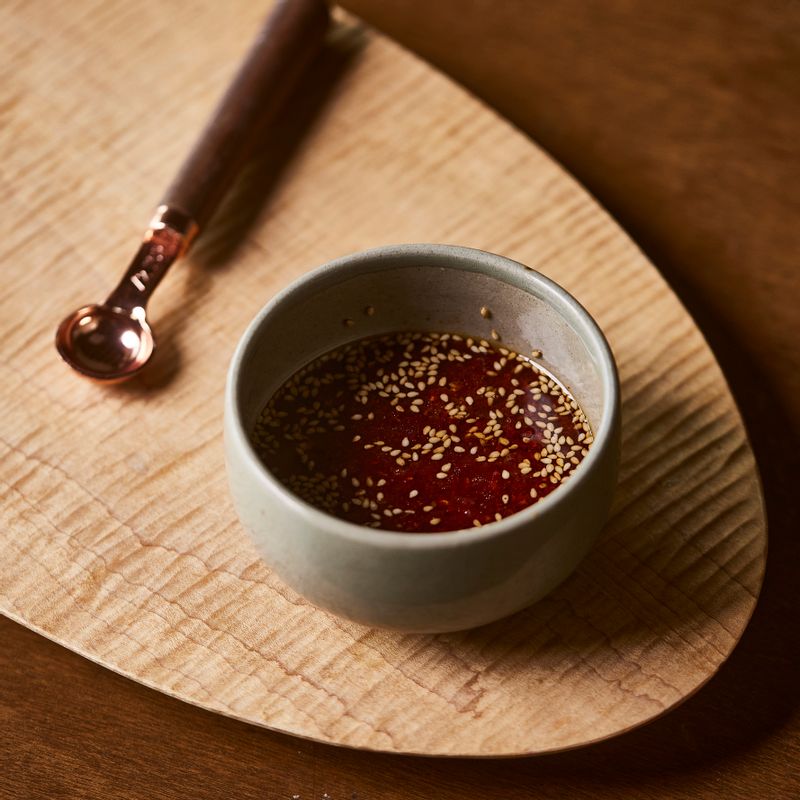 볼에 양념 재료를 넣고 섞어주세요.