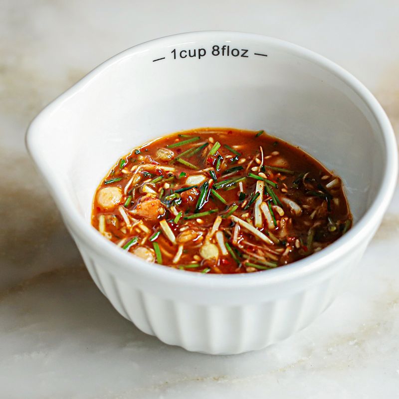 달래장 재료를 모두 섞어 주세요.