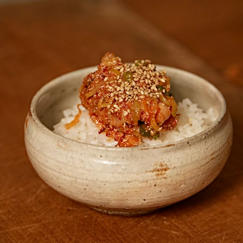 완성된 명란찜에 통깨를 뿌려주세요.