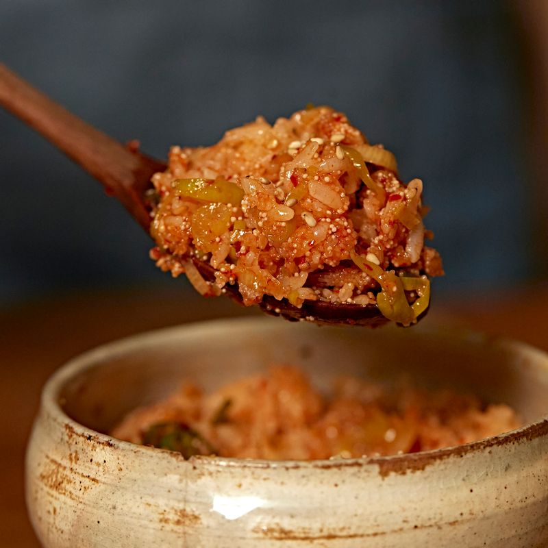 먹기 직전에 섞어서 밥과 함께 맛있게 즐겨주세요. 
(tip. 명란찜은 밥에 비벼 먹거나 우동 사리, 라면 사리 등에 넣어 소스로 활용할 수 있어요)