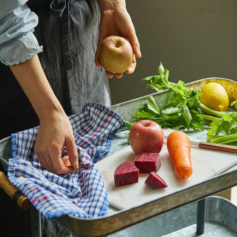 ABC주스을 위한 재료 이미지로 사과,비트,당근 등으로 구성 되어있습니다.