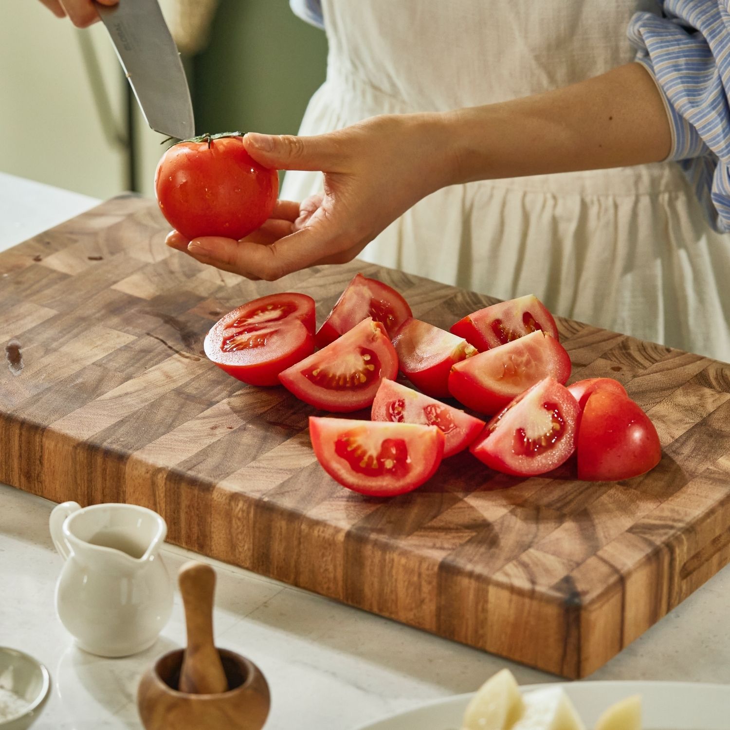 깨끗이 씻은 토마토, 감자, 양파, 대파, 샐러리는 깍둑 썰어주세요.
(tip. 채소는 껍질째 깨끗이 씻어 사용해 주세요)