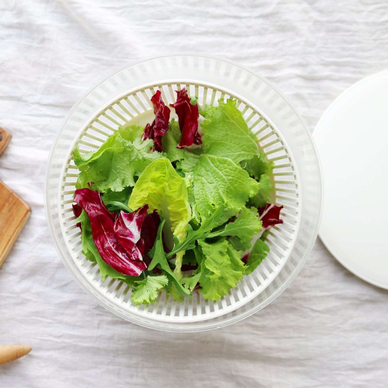 샐러드채소는 씻어 물기를 빼주세요.