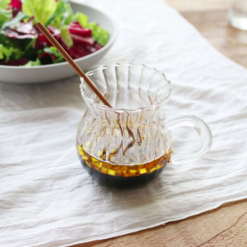 발사믹드레싱재료를 섞어 드레싱을 만들어주세요.