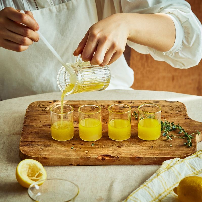 아침에 식전에 한 잔씩 드셔주세요.
(tip. 만약 맛이 강하게 느껴진다면, 물을 약간 추가해 섭취해주셔도 좋아요)
