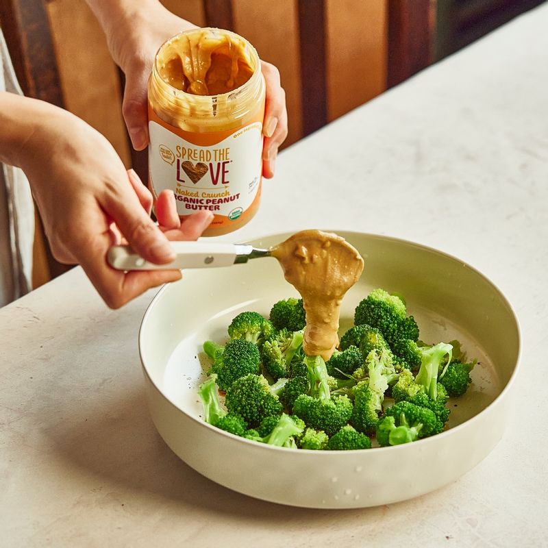 땅콩버터를 넣은 후 골고루 섞어주세요.