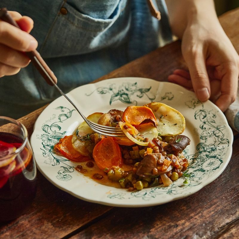 접시에 담아 맛있게 즐겨주세요.
