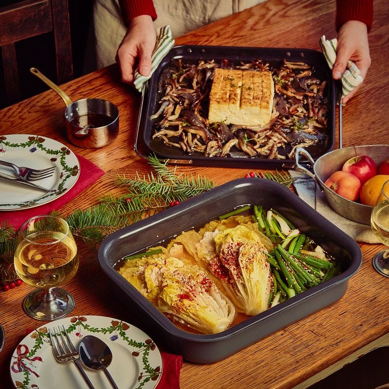 알배추전골과 구운 두부 버섯샐러드를 맛있게 즐겨주세요.