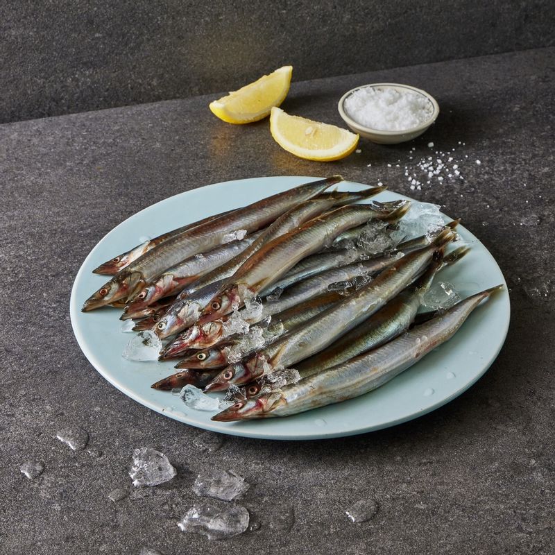 양미리 구이을 위한 재료 이미지로 양미리,식용유,굵은소금 등으로 구성 되어있습니다.