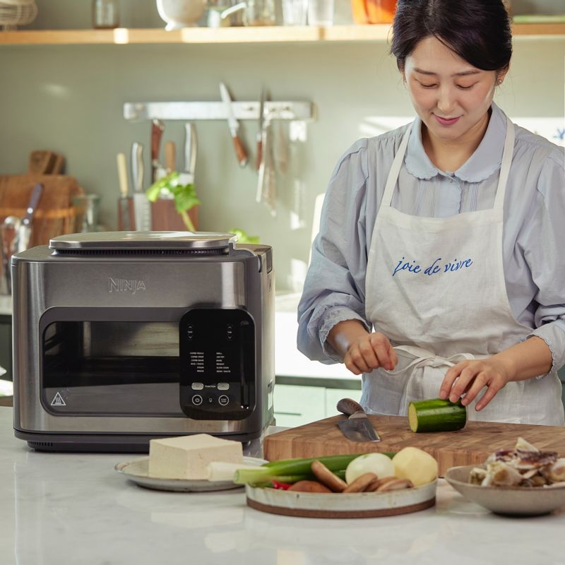 갈치구이와 꽃게된장찌개을 위한 재료 이미지로 손질 갈치,소금,식용유 등으로 구성 되어있습니다.