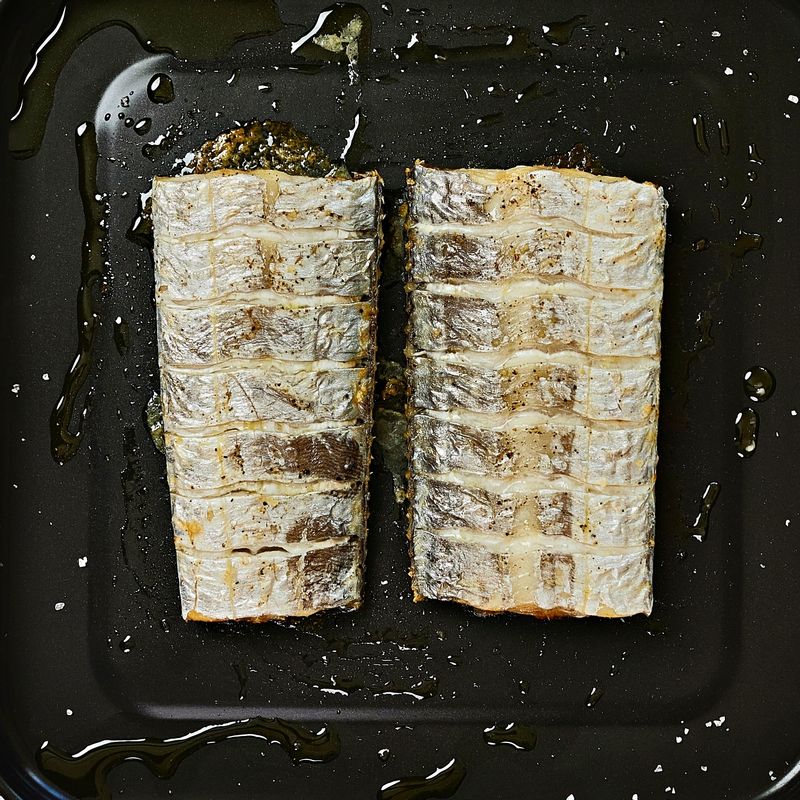 조리가 완료되면 팬을 장치에서 꺼내 맛있게 즐겨주세요.