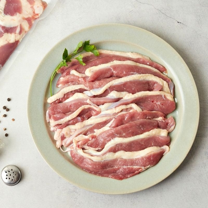 오리탕을 위한 재료 이미지로 오리슬라이스,양파,홍고추,대파,다시 육수 등으로 구성 되어있습니다.