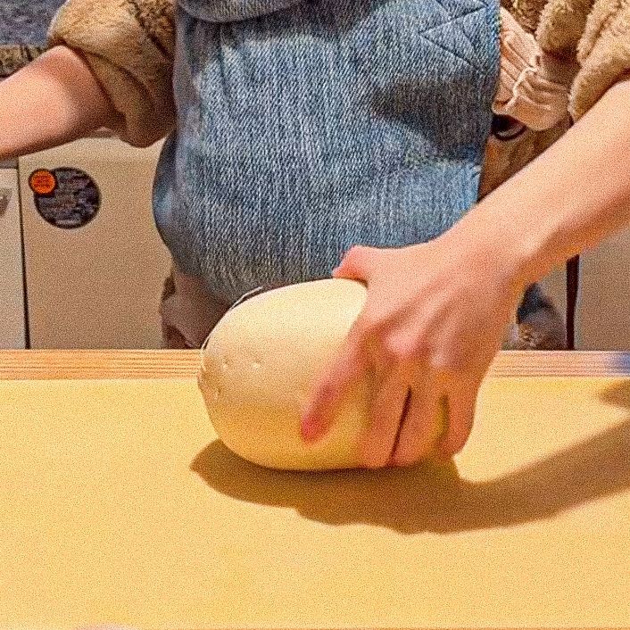 무는 2cm 두께의 한 입 크기로 썰어주세요.