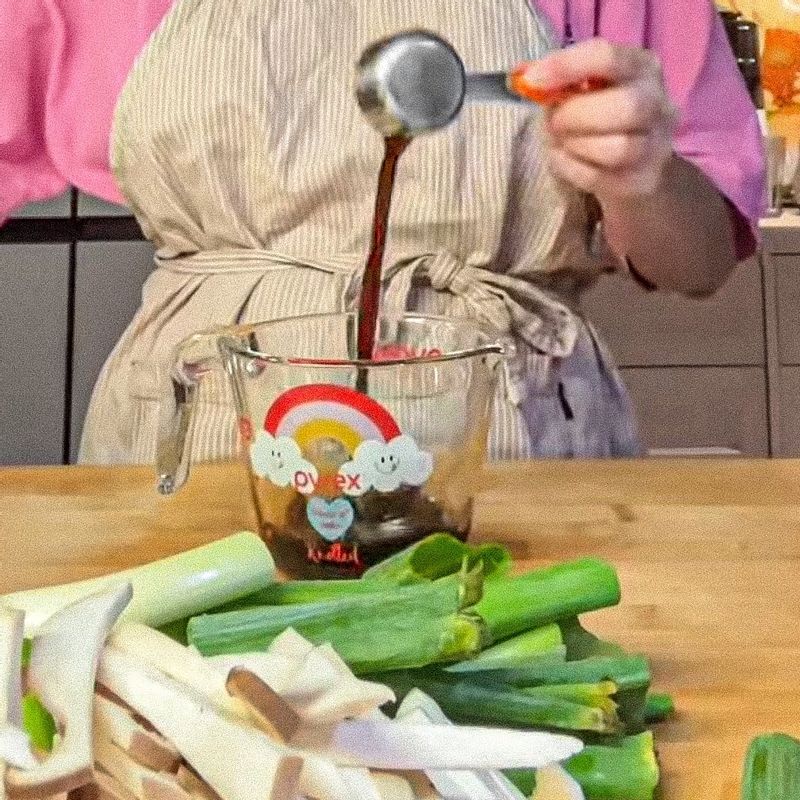 양념장은 모두 섞어주세요.