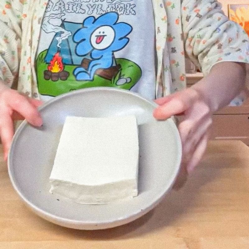 두부파스타을 위한 재료 이미지로 시판토마토소스,스파게티면,두부,토마토 등으로 구성 되어있습니다.