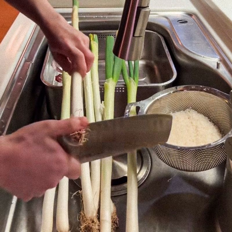대파덮밥 을 위한 재료 이미지로 불고기용 소고기,대파,참기름 등으로 구성 되어있습니다.