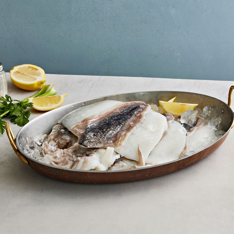 갑오징어 숙회을 위한 재료 이미지로 손질 갑오징어,맛술,소금,초고추장,통깨 등으로 구성 되어있습니다.