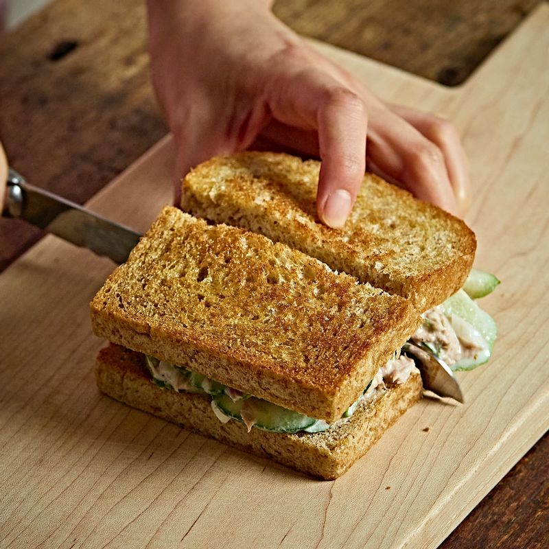 먹기 좋은 크기로 잘라 맛있게 즐겨주세요.