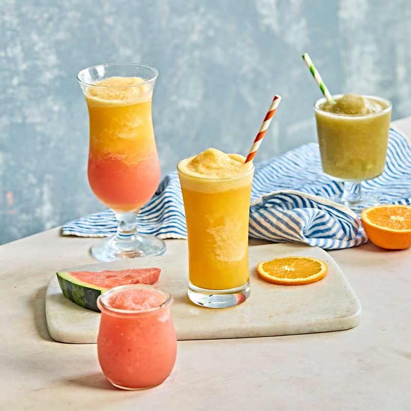 완성된 슬러시를 컵에 따라 맛있게 즐겨주세요.