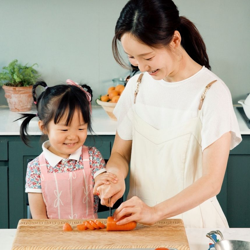 당근은 깨끗이 씻어 적당히 잘라 준비해 주세요.
