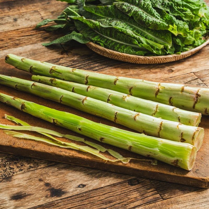 궁채장아찌을 위한 재료 이미지로 궁채 등으로 구성 되어있습니다.
