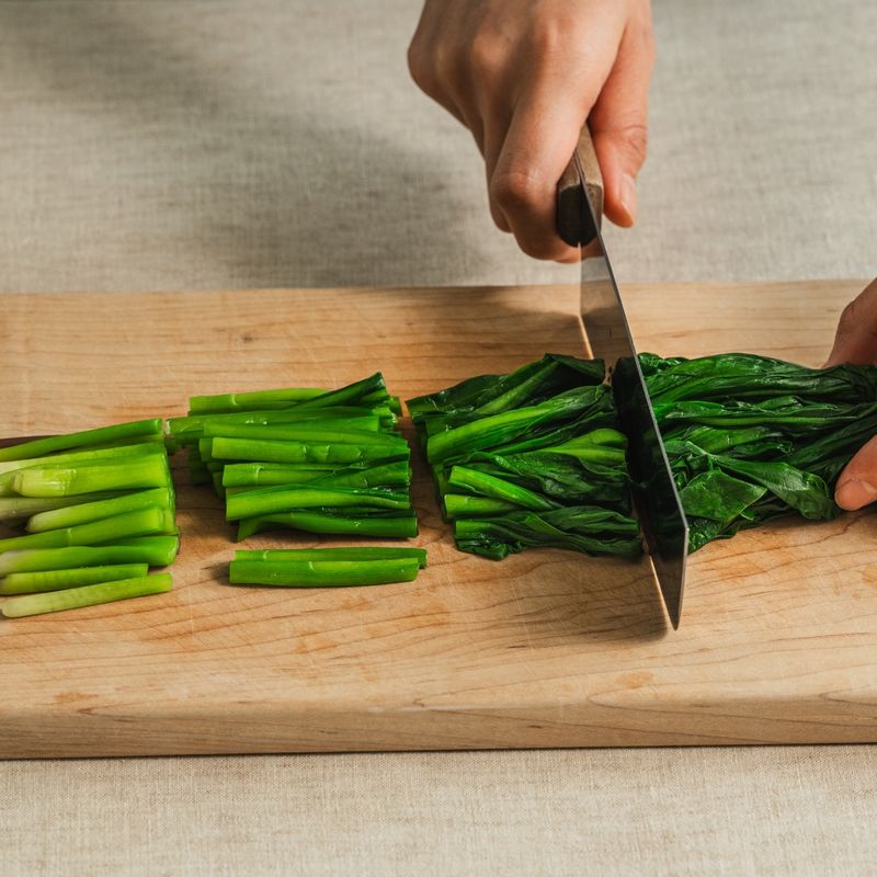 먹기 좋은 크기로 잘라주세요.