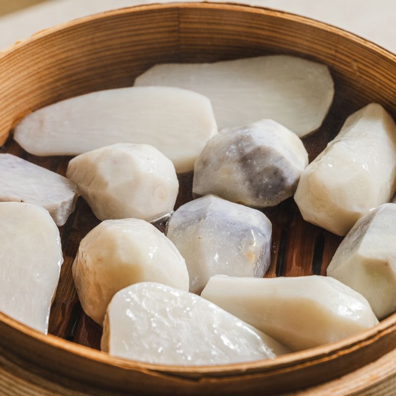 토란찜, 가을 별미, 쫄깃한 식감, 담백한 반찬, 제철 요리, 건강식, 간단 요리, 와사비 간장, 조미김