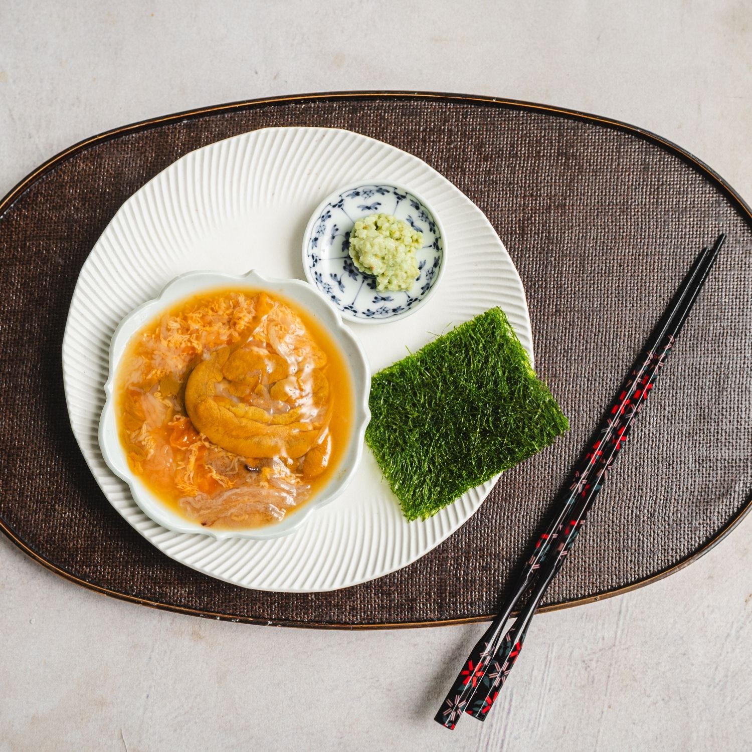 고노와다 감태롤 을 위한 재료 이미지로 고노와다(해삼내장),감태,밥,와사비 등으로 구성 되어있습니다.