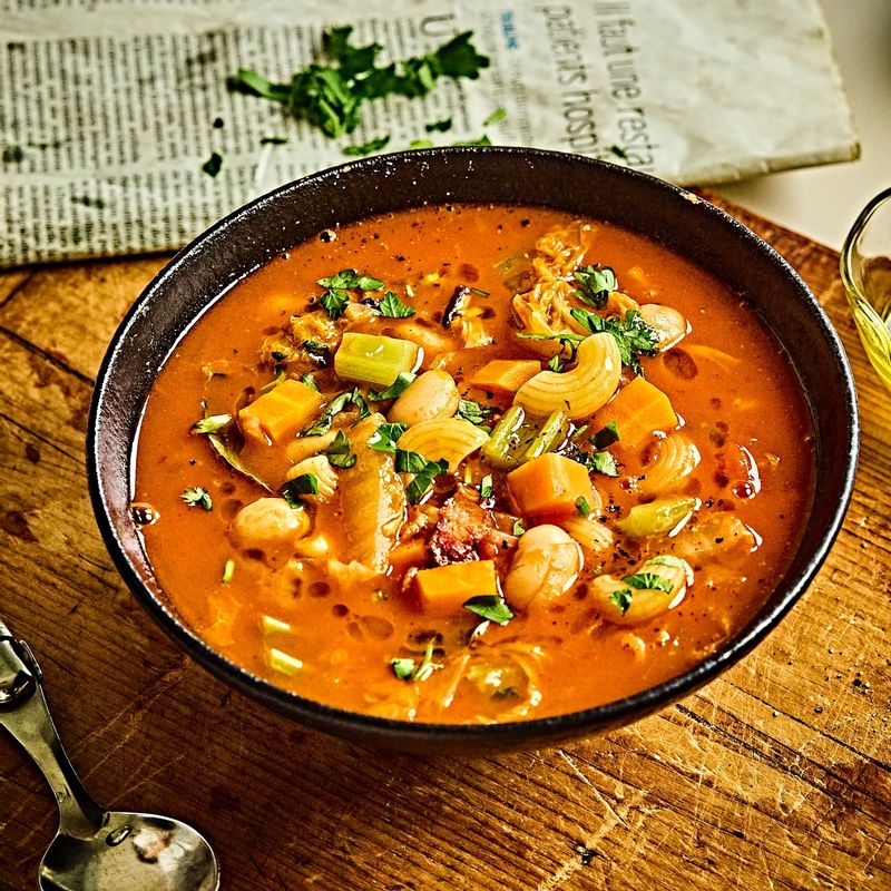미네스트로네, 토마토 수프, 야채 수프, 브런치, 건강 수프, 파스타 수프, 베이컨 수프, 이탈리안 요리, 한그릇 요리, 따뜻한 수프