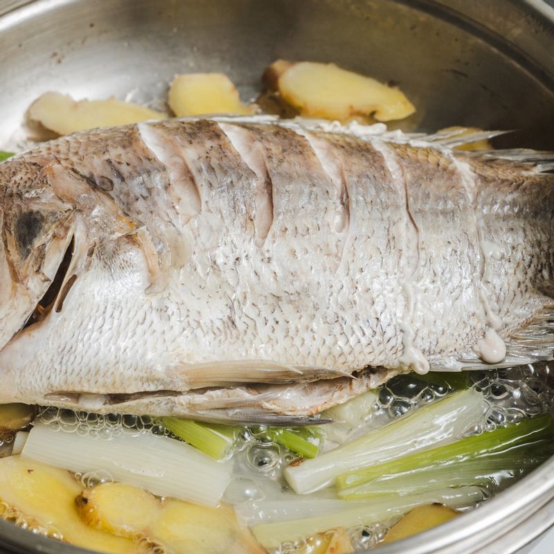 뚜껑을 덮고 약불에서 20분간 쪄주세요.