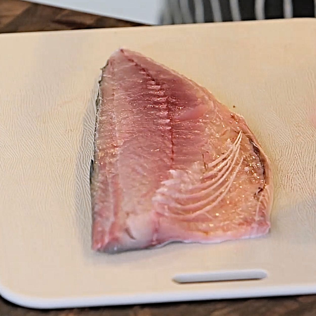 Step 3. 뼈 제거하기 Step 2