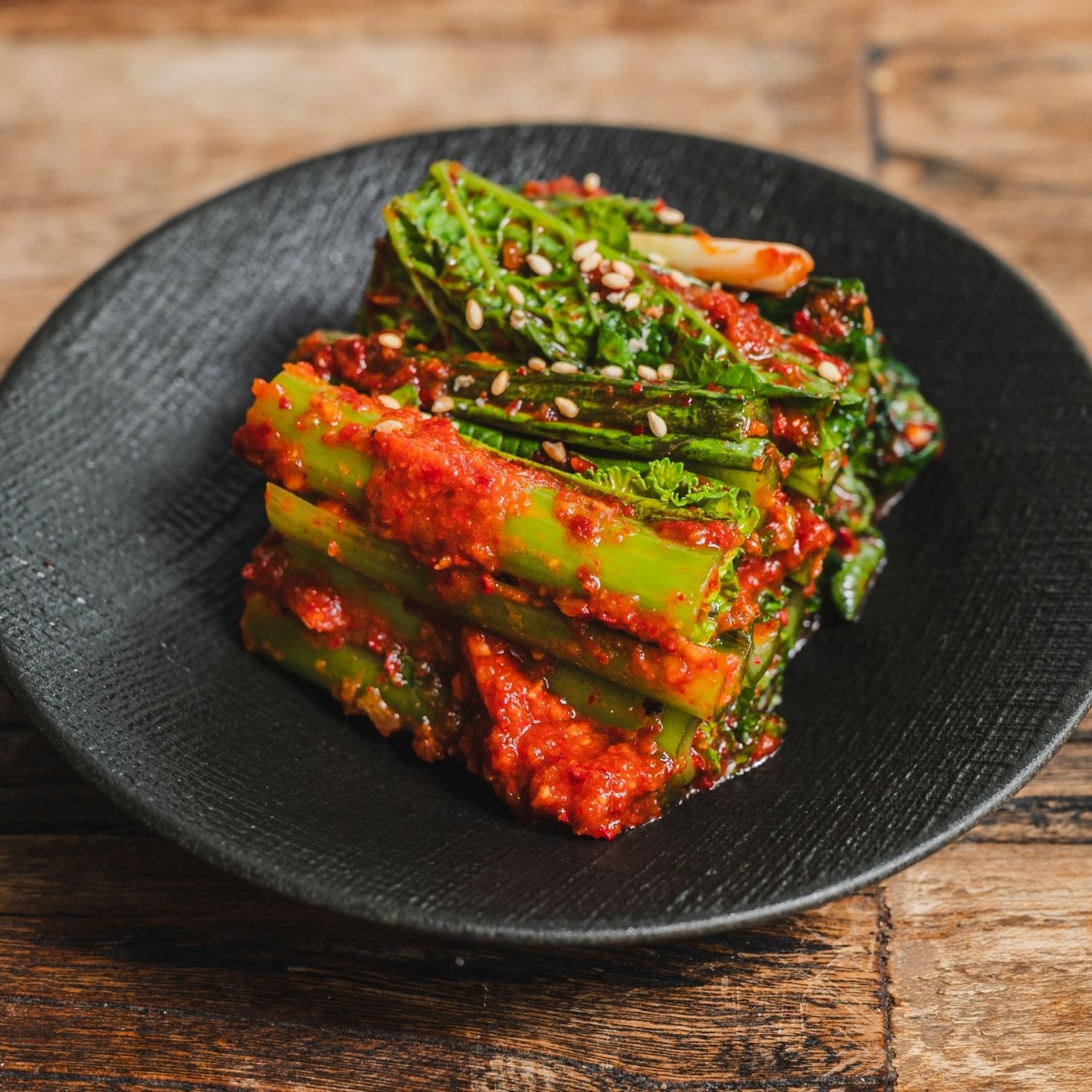 김치통에 담아 실온에서 6시간 정도 두었다가 냉장 보관해 맛있게 즐겨주세요.
(tip. 하루 지나면 간이 배고, 새콤한 청갓 특유의 향이 돌며 더욱 맛있습니다)