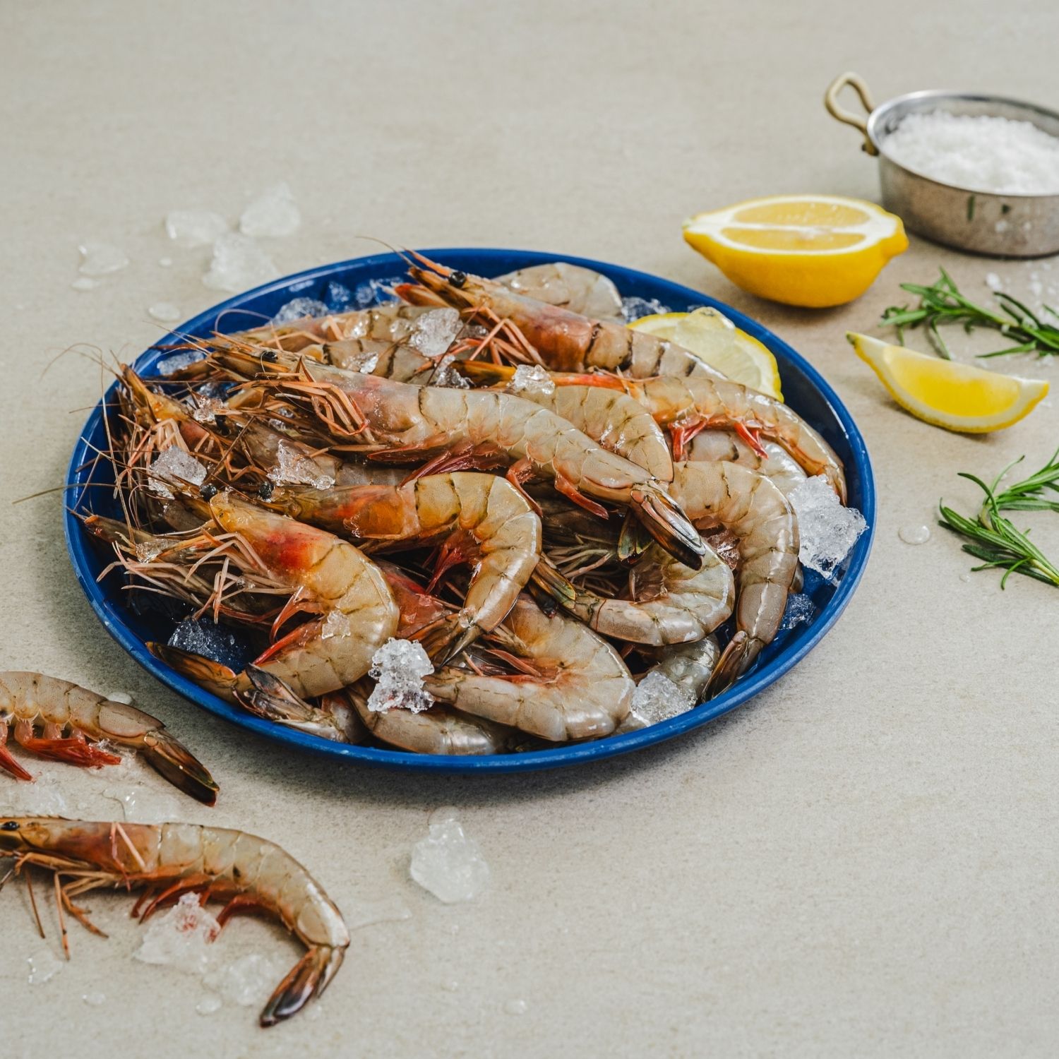 대하 소금구이을 위한 재료 이미지로 대하,굵은소금,레몬,와사비 간장 또는 초장 등으로 구성 되어있습니다.