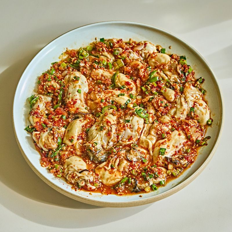 배춧잎이나 김에 곁들여 맛있게 즐겨주세요.