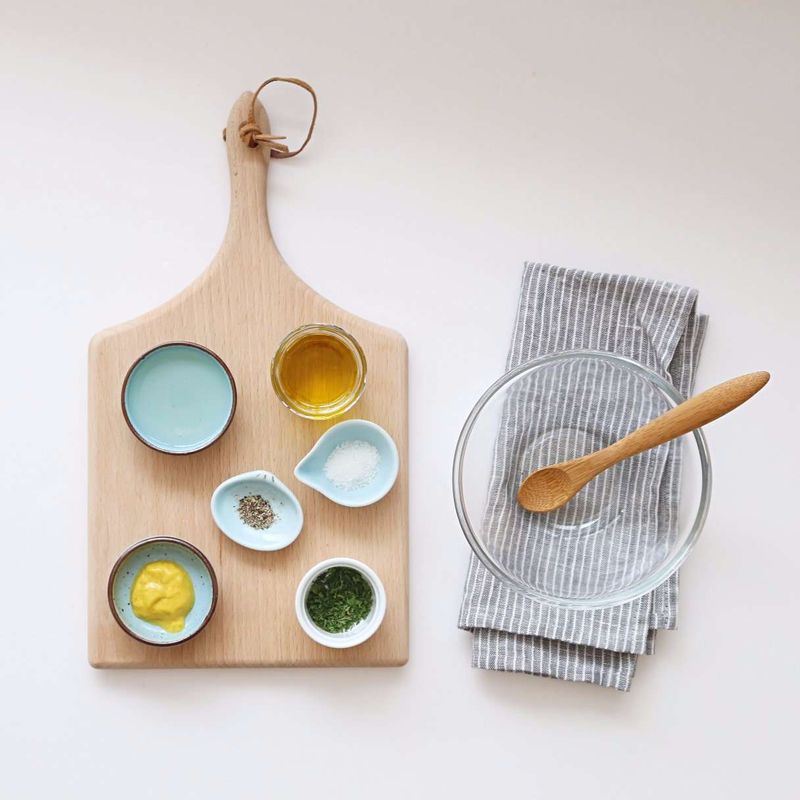 드레싱 재료를 볼에 넣고 섞어주세요.