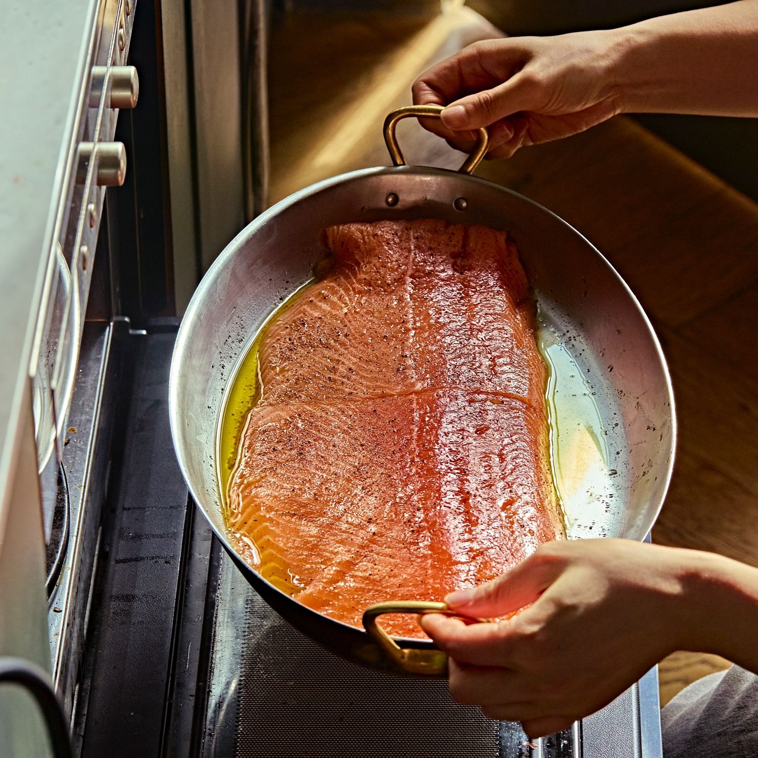 150도로 예열한 오븐에 넣고 15분 정도 구워주세요. 
