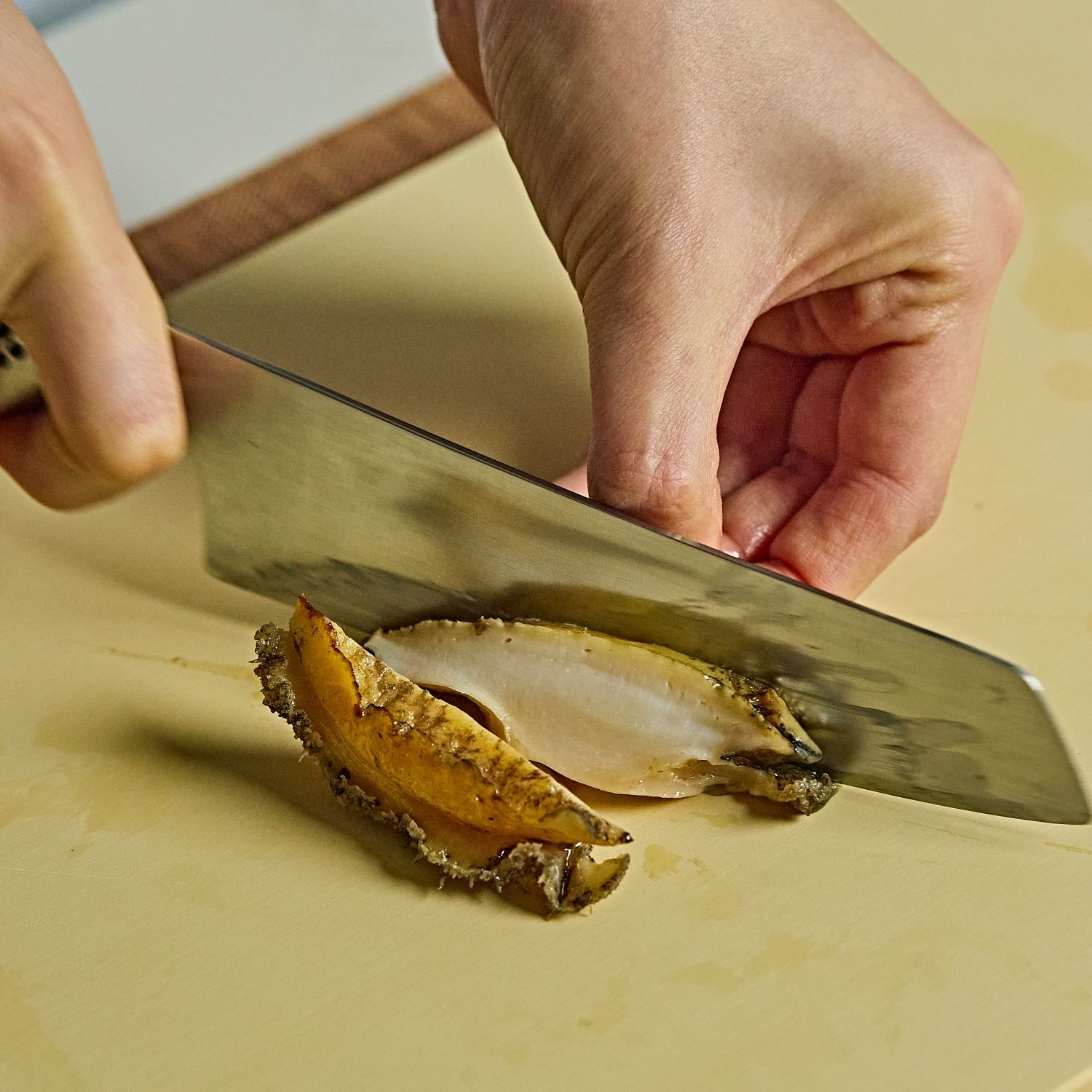 3등분으로 얇게 썰어주세요.